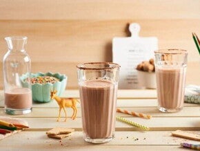 Un vaso de milkshake con Nido Chocolate Un vaso de milkshake con Nido Chocolate
