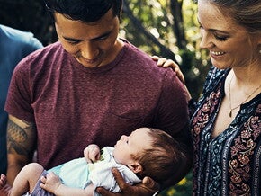 Cómo manejar a las visitas después de dar a luz