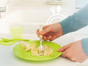 Cómo ayudar a su bebé a aprender a gustarle nuevos alimentos y texturas