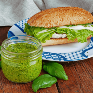 Sándwich de pollo con pesto al culantro