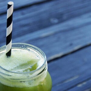 Jugo de kiwi, piña, chía y menta