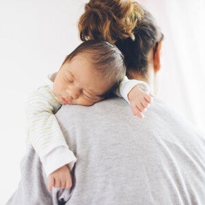 Los cólicos y el sueño del bebé Los cólicos y el sueño del bebé