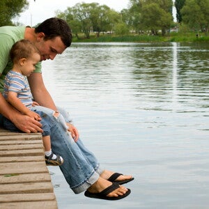 Cuidados del niño: los beneficios y cuidados de jugar en el agua