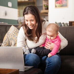 Ser madre y trabajar fuera de casa; 5 formas de superar esta etapa de la mejor manera