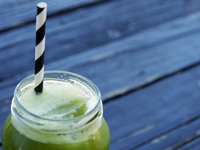 Jugo de kiwi, piña, chía y menta Jugo de kiwi, piña, chía y menta
