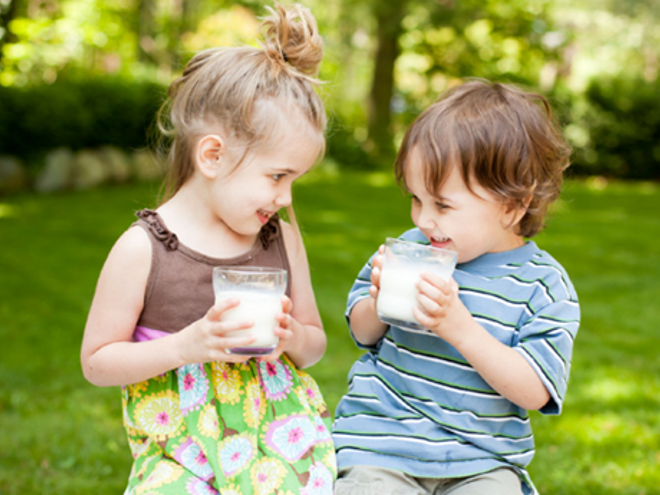 Incluye lácteos en la alimentación de los niños para favorecer su desarrollo Los lácteos son fundamentales para los niños