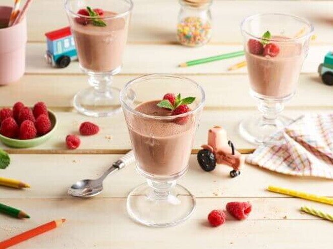 Mousse nido chocolate Mousse de chocolate en un pote