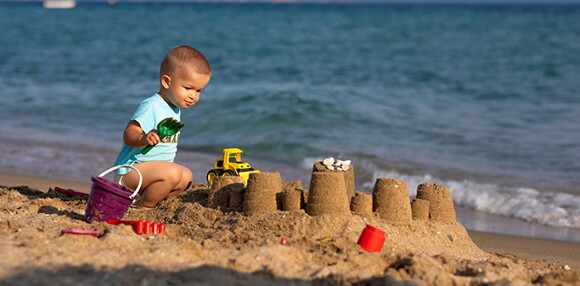 Sigue estos consejos y disfruta de tu bebe en la playa. Sigue estos consejos y disfruta de tu bebe en la playa.